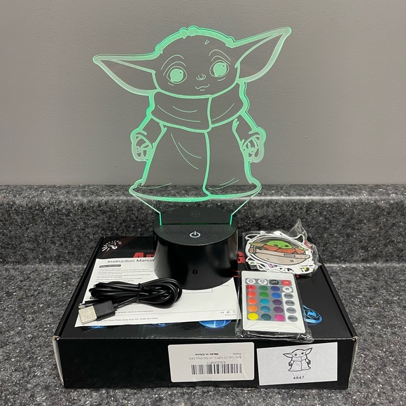 Yoda Star Wars 3D Night Light Lamp, 20 Colors/Modes, Sticker, Cord/Batteries NIB - Picture 2 of 8